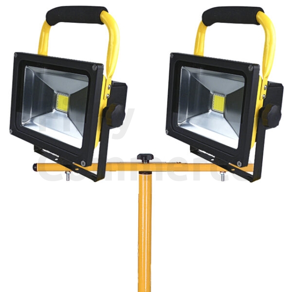 2 stuks led bouwlampen 30W met accu op statief